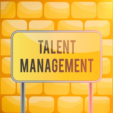 El yazısı Yetenek Yönetimi metni. Konsept, yetenekli çalışanların işe alınması ve alımının sağlanması anlamına geliyor. Zemin metalik sırık boş tahta levha renkli arka plan eklendi.