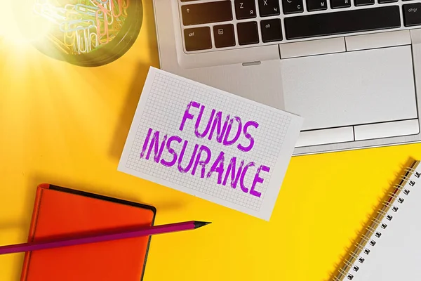 웹 사이트 주소는 Funds Insurance 이 다. 가상 사진 집단 투자 형태는 랩탑 연필 클립 컨테이너 스파이럴 노트북 컬러 배경을 보장하는 정책을 제공 했다.. — 스톡 사진