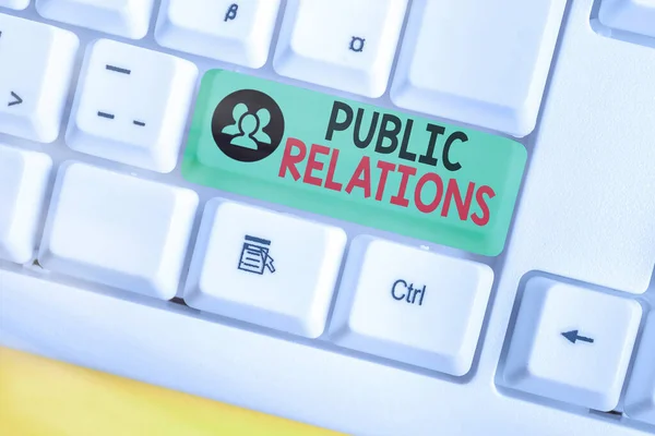 Slovo psaní textu Public Relations. Obchodní koncepce pro praxi řízení šíření informací mezi jednotlivými. — Stock fotografie