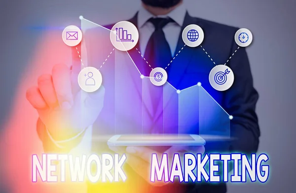 Psaní textu v textu Network Marketing. Koncept znamená Pyramida Prodej Multi úroveň obchodování zboží a služeb. — Stock fotografie
