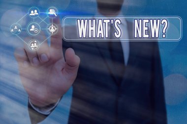 Yeni Soruyu gösteren kavramsal el yazısı. İş fotoğrafı metni en son güncelleme eğilimleri hakkında soru soruyor.