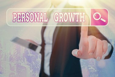 Kişisel Büyümeyi gösteren bir not yazıyorum. İş fotoğrafçılığı yeteneklerinizi geliştirin ve yeni malzemeler öğrenin.