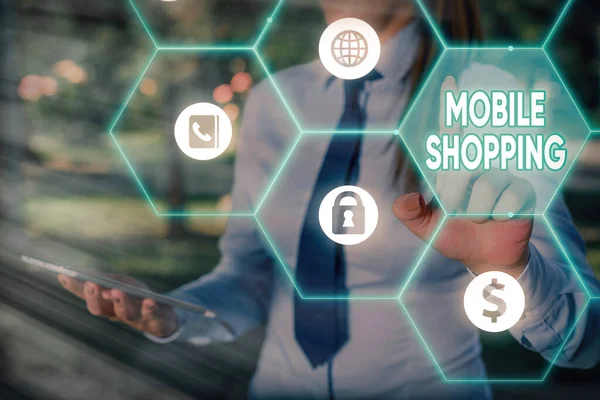 Znak tekstowy pokazujący Mobile Shopping. Zdjęcie koncepcyjne Kupno i sprzedaż towarów i usług przez telefon komórkowy. — Zdjęcie stockowe