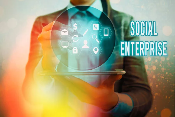 Redacción de texto a mano Social Enterprise. Concepto que significa negocio que hace dinero de una manera socialmente responsable . —  Fotos de Stock