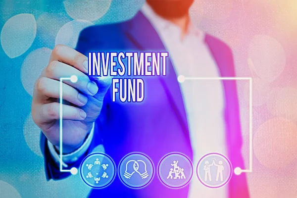 Sinal de texto mostrando Fundo de Investimento. Foto conceitual Uma fonte de capital pertencente a inúmeros investidores . — Fotografia de Stock