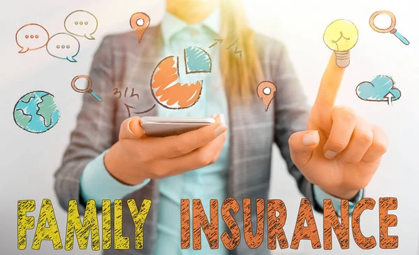 Konceptuell handstil som visar Familjeförsäkring. Företagsfoto visar upp betala en partiell eller fullständig sjukvård för släktingar. — Stockfoto