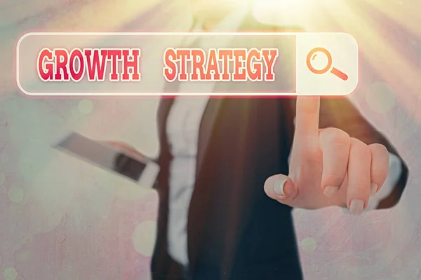 Nota escrita que muestra la estrategia de crecimiento. Presentación de fotos de negocios Estrategia dirigida a ganar una mayor cuota de mercado a corto plazo . — Foto de Stock