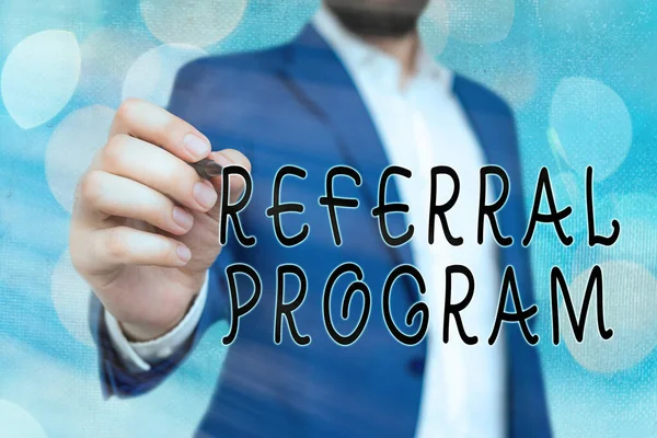 Handschrift tekst Referral Program. Concept betekent het sturen van eigen patiënt naar een andere arts voor behandeling. — Stockfoto