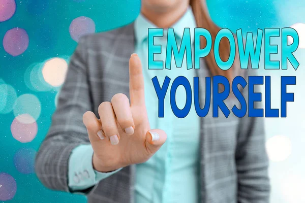 Handschriftliches Textschreiben Empower Yourself. Konzept bedeutet, die Kontrolle über das Leben zu übernehmen und sich Ziele zu setzen. — Stockfoto