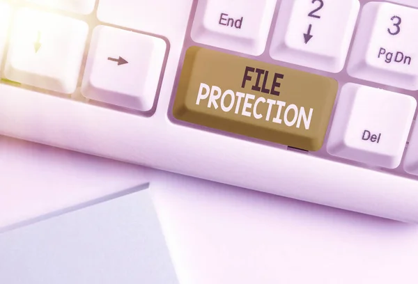 Tekstbord met File Protection. Conceptuele foto Het voorkomen van het per ongeluk wissen van gegevens met behulp van opslagmedium. — Stockfoto