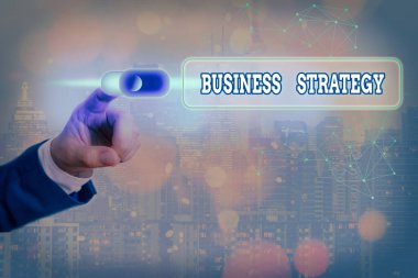 İş Stratejisini gösteren kavramsal el yazısı. İstenen hedefe veya hedefe ulaşmak için iş fotoğrafı metni yönetimi oyun planı.