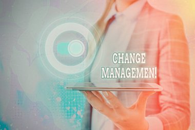 Değişiklik Yönetimini gösteren metin işareti. Yeni Politikalar örgütünde liderliğin konsept fotoğrafı değiştirilmesi.