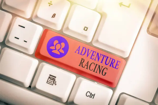 Escritura a mano conceptual que muestra Adventure Racing. Foto de negocios que muestra el deporte disciplinario que implica la navegación en curso desconocido . — Foto de Stock