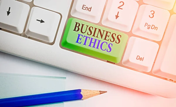 Escritura manual conceptual que muestra Ética Empresarial. Foto de negocios mostrando principios morales que guían la forma en que un negocio se comporta . — Foto de Stock