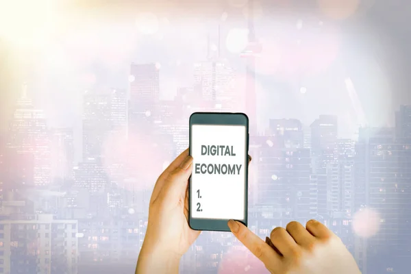 Handschriftliches Textschreiben in der digitalen Wirtschaft. Konzept bedeutet weltweites Netzwerk wirtschaftlicher Aktivitäten und Technologien. — Stockfoto