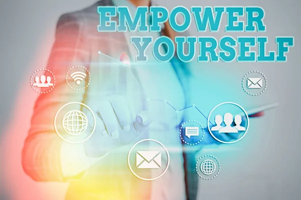 Handschriftliches Textschreiben Empower Yourself. Konzept bedeutet, die Kontrolle über das Leben zu übernehmen und sich Ziele zu setzen. — Stockfoto
