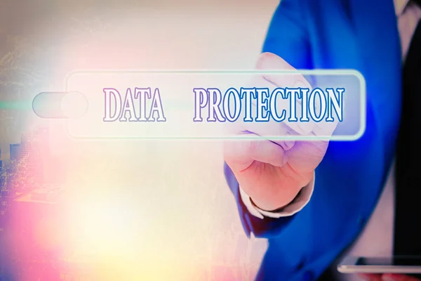 Schrijfbriefje met gegevensbescherming. Zakelijke foto showcasing Bescherm IP-adressen en een individuele gegevens van schadelijke software. — Stockfoto