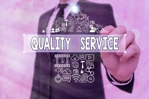 Handschriftlicher Text Quality Service. Konzept, das bedeutet, wie gut erbrachte Dienstleistungen den Erwartungen des Kunden entsprechen. — Stockfoto