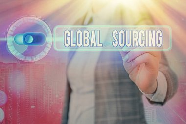 Küresel Kaynağı gösteren not yazılıyor. Mallar için küresel pazardan kaynak sağlama uygulaması.
