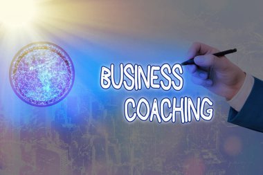 İş koçluğunu gösteren bir not yazıyorum. İş fotoğraflarının sergilenmesi çalışanların daha aktif hale gelmesine yardımcı oluyor. NASA tarafından desteklenen bu görüntünün uzman unsurlarına danışmanlık yapıyorlar..