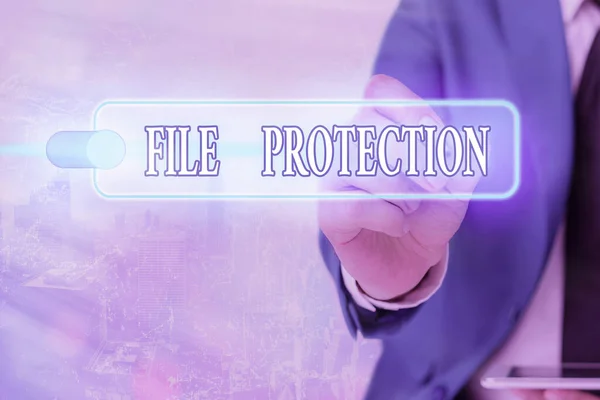 Записка, показывающая защиту файлов. Предотвращение случайного стирания данных с помощью носителя информации . — стоковое фото
