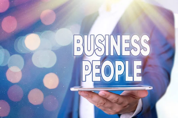 Signo de texto que muestra gente de negocios. Foto conceptual Personas que trabajan en los negocios, especialmente a nivel ejecutivo . —  Fotos de Stock