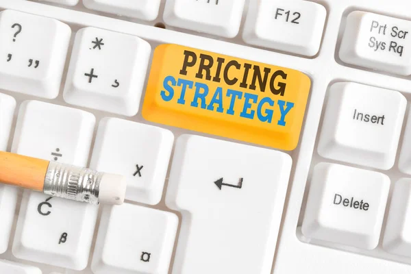 Palavra escrita texto Estratégia de preços. Conceito de negócio para definir maximizar a rentabilidade para unidade vendida ou mercado global . — Fotografia de Stock