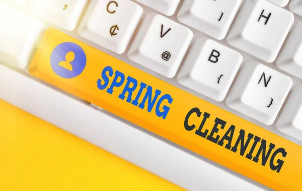 Schreibnotiz mit Frühjahrsputz. Business-Foto zeigt Praxis gründlicher Hausreinigung im Frühling. — Stockfoto
