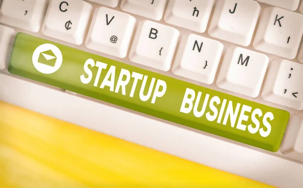 Szövegírási szöveg Startup Business. Üzleti koncepció az új vállalkozás friss kereskedelméhez és értékesítéséhez. — Stock Fotó