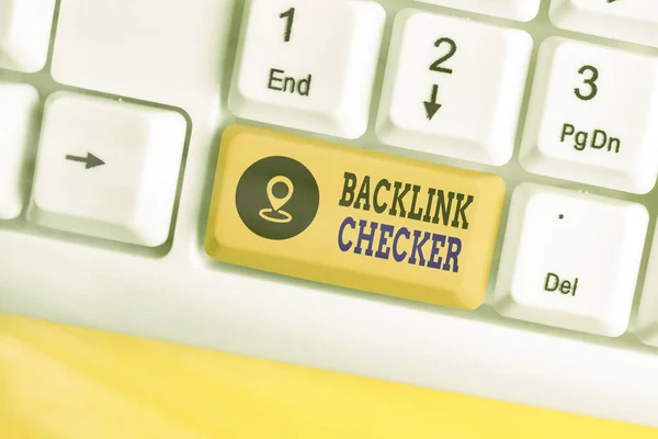 Texto de escritura a mano Backlink Checker. Concepto significado Encuentra a tus competidores más valiosos y patrones planos . —  Fotos de Stock