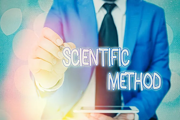 과학적 방법 (Scientific Method) 이라고 도불린다. 지식의 논리적 인 탐색을 위한 원칙에 대한 사업 개념. — 스톡 사진