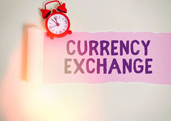 Tekstbord met valutawissel. Conceptuele foto Proces van het omwisselen van een valuta in een andere ForEx. — Stockfoto