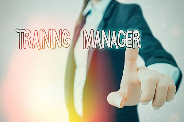 Nota di scrittura che mostra Training Manager. Business photo vetrina dando competenze necessarie per il miglioramento delle posizioni elevate . — Foto Stock