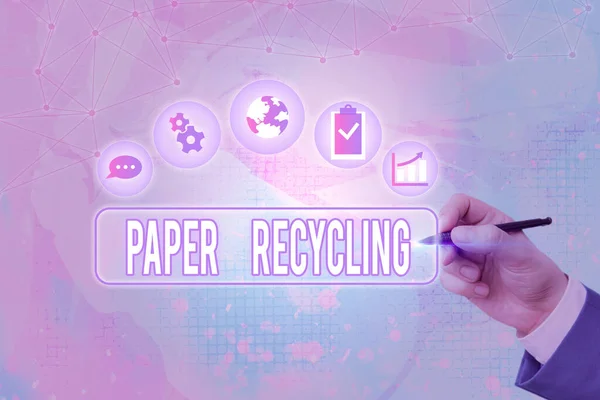 Signo de texto que muestra el reciclaje de papel. Foto conceptual Usar los papeles usados de una manera nueva reciclándolos . — Foto de Stock