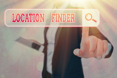 Konum Bulucu 'yu gösteren not yazılıyor. İş fotoğrafı gösterimi Seçili bir yerin adresini bulmak için bir servis.