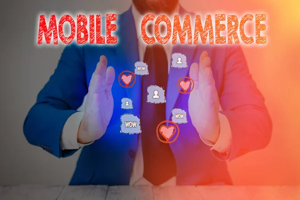 Signo de texto que muestra comercio móvil. Foto conceptual Usando el teléfono móvil para realizar transacciones comerciales en línea . —  Fotos de Stock