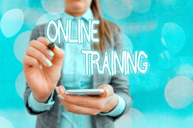 Çevrimiçi Eğitimi gösteren metin işareti. Kavramsal fotoğraf. Eğitim programını elektronik araçlardan alın..