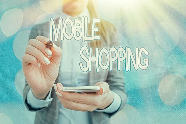 Znak tekstowy pokazujący Mobile Shopping. Zdjęcie koncepcyjne Kupno i sprzedaż towarów i usług przez telefon komórkowy. — Zdjęcie stockowe