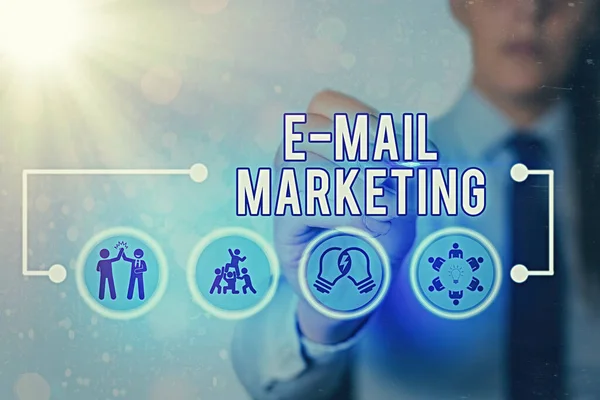 Nota de Escritura mostrando Email Marketing. Muestra de fotos de negocios Enviar un mensaje comercial a un grupo de usuarios de correo electrónico . — Foto de Stock