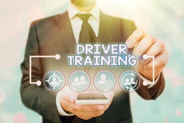 Texto de caligrafía Driver Training. Concepto que significa que prepara a un nuevo conductor para obtener una licencia de conducir es s . —  Fotos de Stock