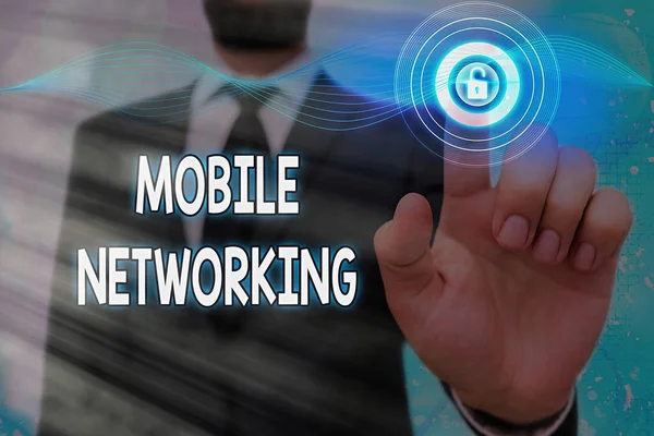 Handschrift tekst Mobile Networking. Concept betekent communicatienetwerk waar de laatste verbinding draadloos is. — Stockfoto