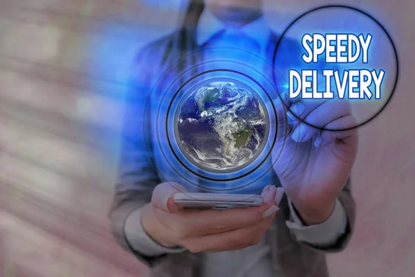 Skriva lapp som visar Speedy Delivery. Business photo showcasing ge produkter på snabbt sätt eller samma dag sjöfarten utomlands Delar av denna bild som tillhandahålls av NASA. — Stockfoto