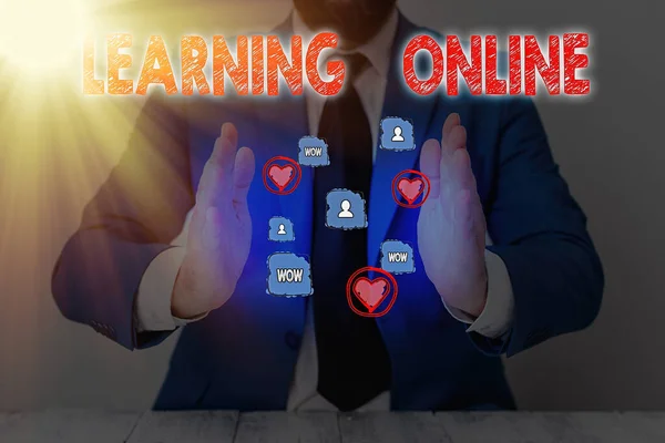 Textskylt som visar Learning Online. Konceptfoto Lär dig något nytt med hjälp av internet och teknik. — Stockfoto