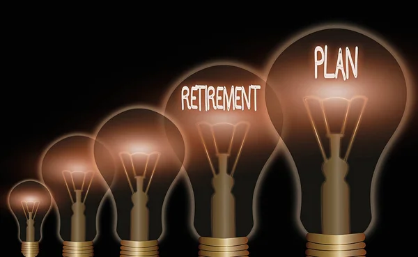 书写退休计划的文字。概念，意思是在离职时存钱，以便使用它. — 图库照片