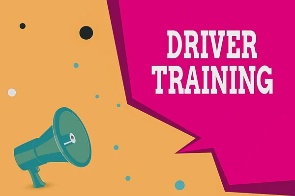 Conceptueel handschrift met Driver Training. Zakelijke fototekst bereidt een nieuwe bestuurder om een rijbewijs te verkrijgen Megaphone Luidspreker en Blanco Geometrische vorm Half Speech Bubble. — Stockfoto