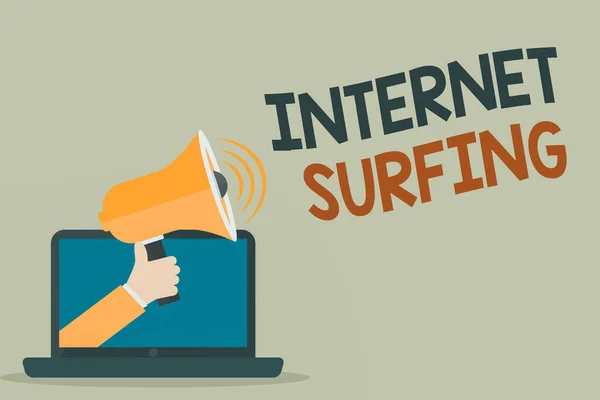 Segno di testo che mostra Internet Surf. Foto concettuale navigazione centinaia di siti web utilizzando qualsiasi browser installato Hu analisi mano che esce da PC Monitor Holding Megafono con icona del volume . — Foto Stock