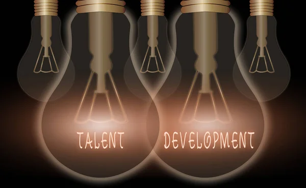 Scrittura di testi scritti a mano Talent Development. Concetto che significa costruire competenze Capacità di migliorare il potenziale Leader . — Foto Stock