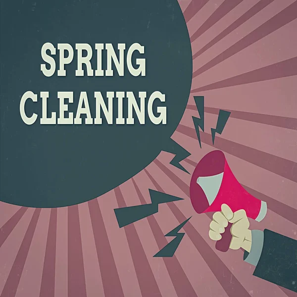 春のクリーニングを示す概念的な手の執筆。春の徹底的な清掃家の練習を紹介するビジネス写真男性胡分析手を保持メガホンブランクスピーチバブル. — ストック写真