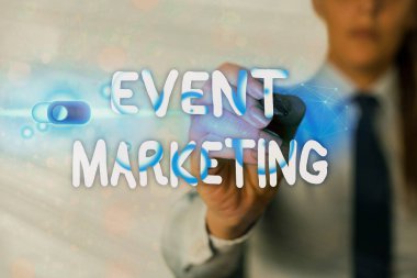 Olay Pazarlama 'yı gösteren bir not yazıyorum. İş fotoğrafı gösterimi ürünü tanıtmak için geliştirme sürecini tanımlar.