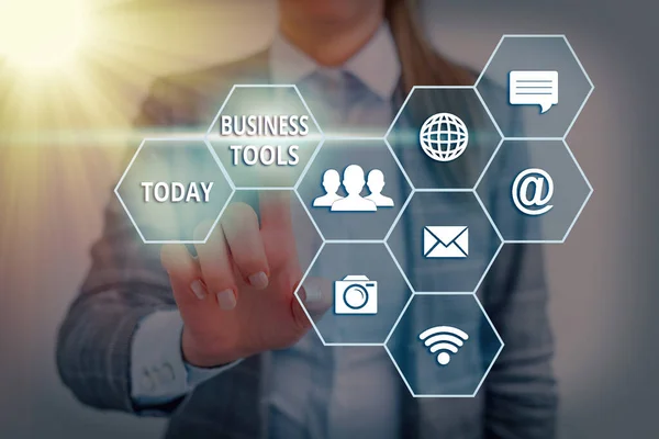 Tekstbord met Business Tools. Conceptuele foto Marketing Methodologieën Processen en Technologieën gebruiken. — Stockfoto